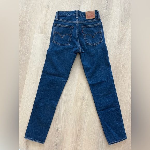 Levis Highwaisted Jeans - size 25 - Picture 3 of 4